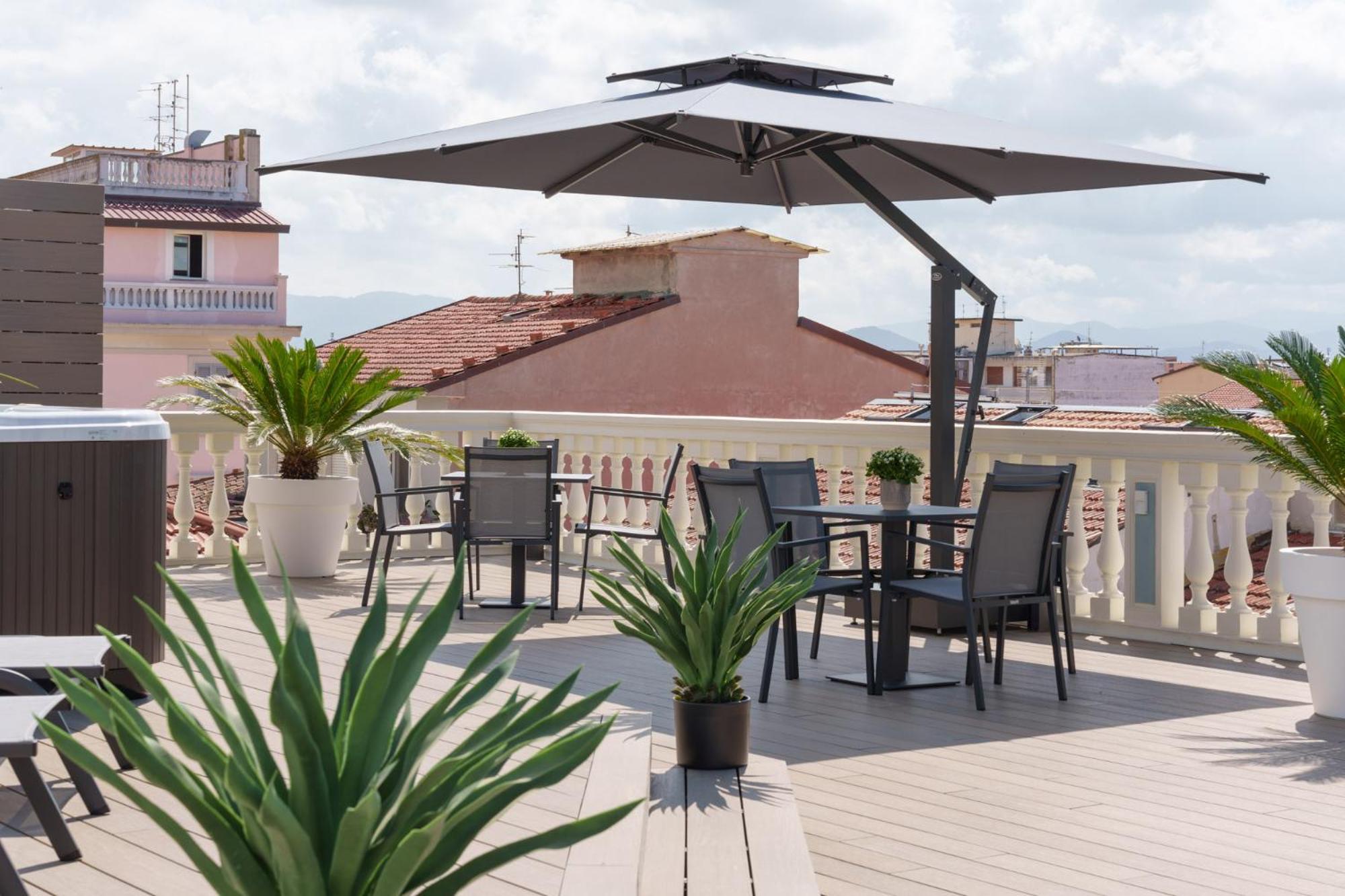 VI Suites Viareggio Eksteriør billede