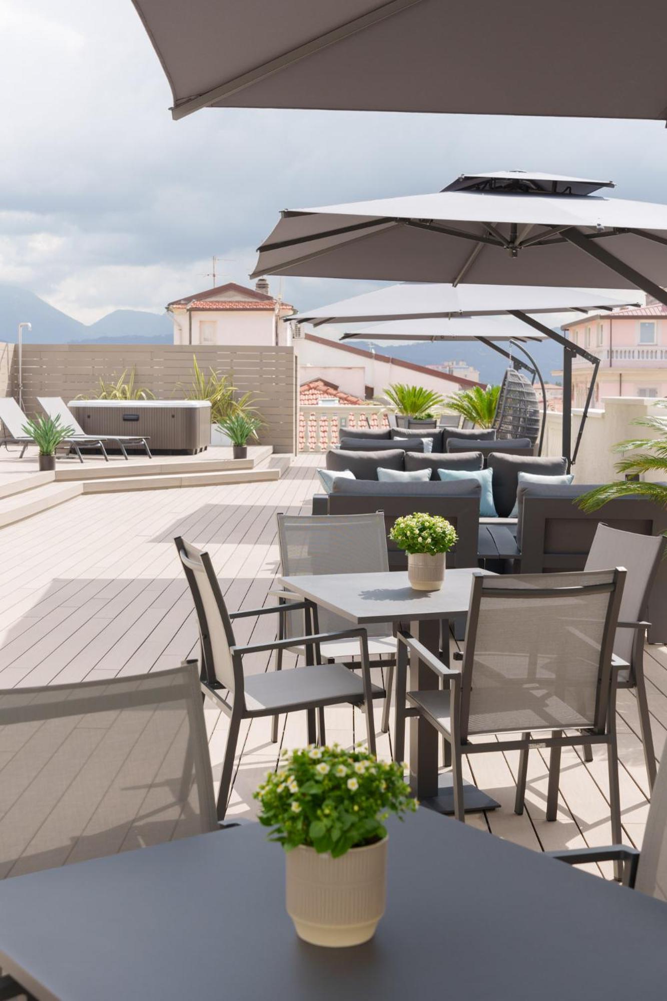 VI Suites Viareggio Eksteriør billede