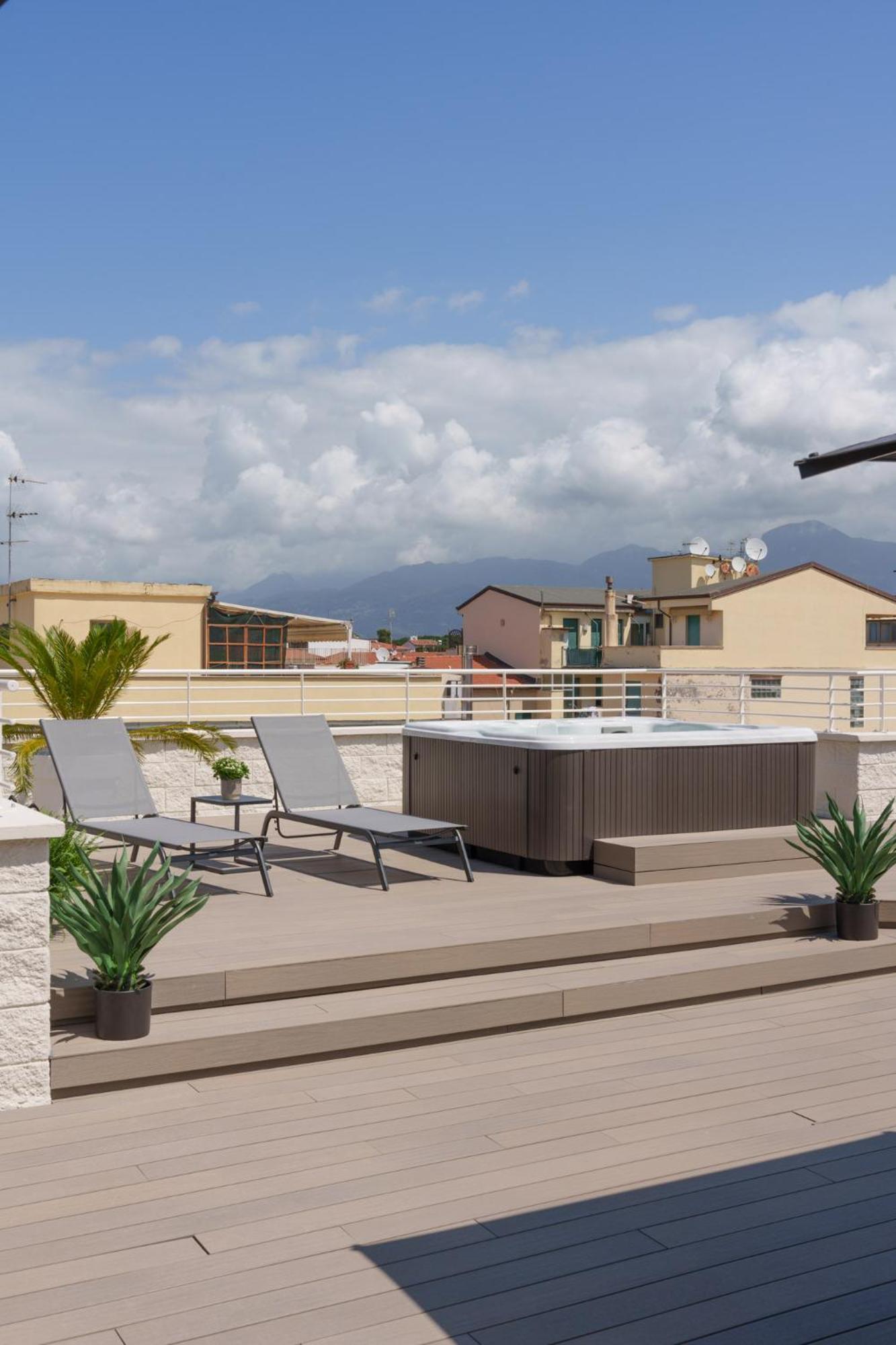 VI Suites Viareggio Eksteriør billede